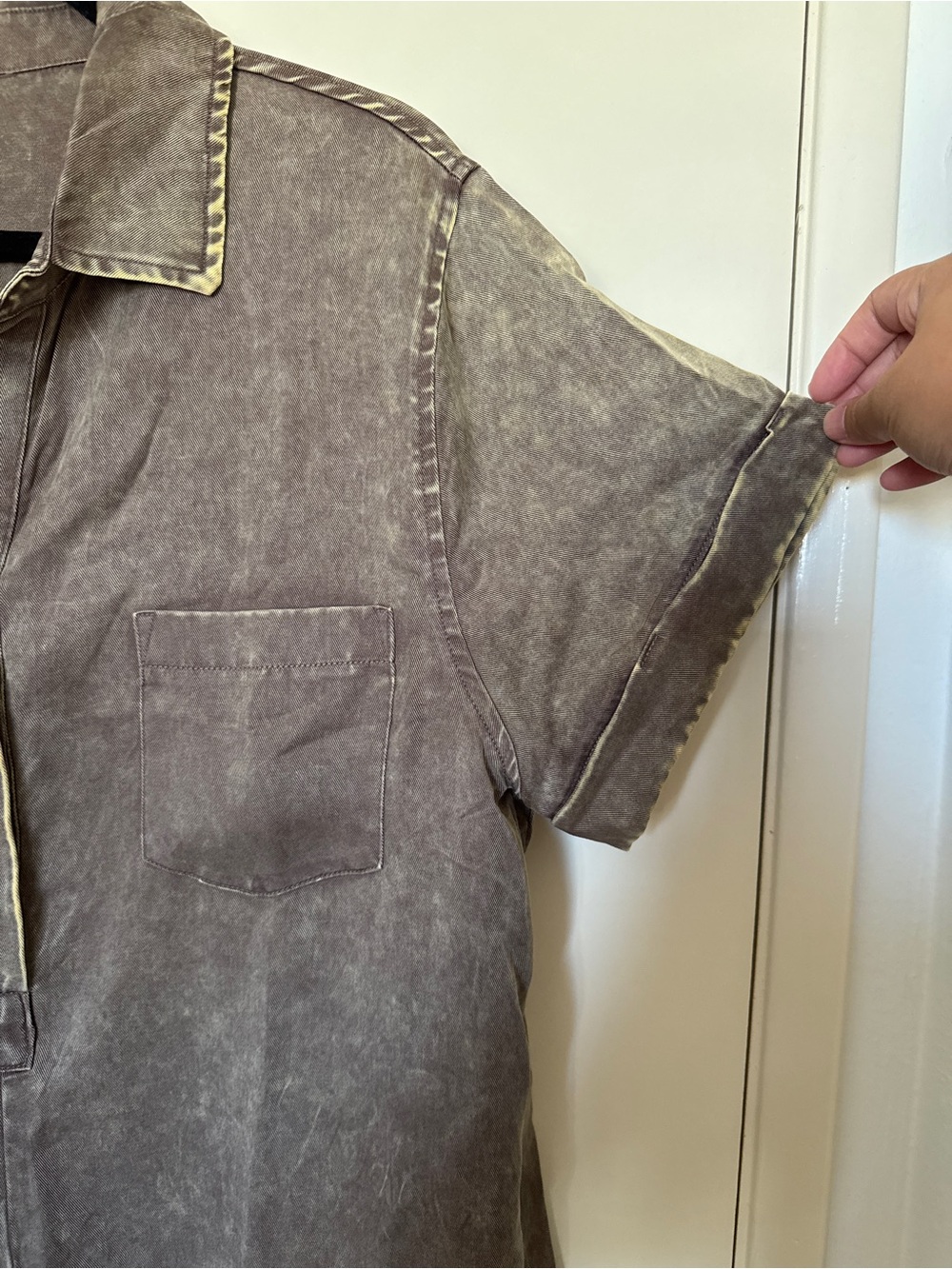 Zenana Outfitters Short Sleeve half button down Romper in acid wash brown size L - Picture 3 of 9